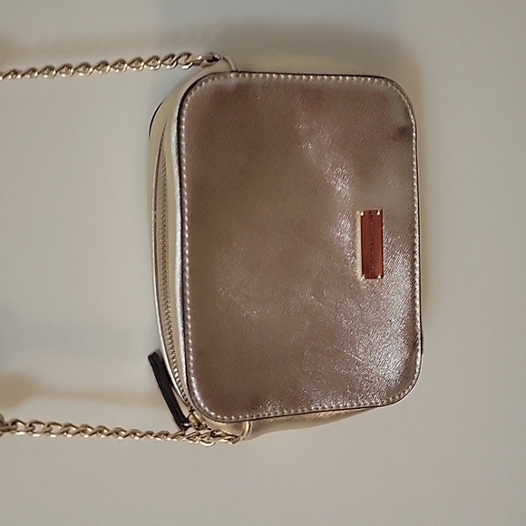 3/$30 NEW YORK & CO 1990s Gold Metallic Crossbody Holiday Evening Micro Purse - Picture 2 of 10